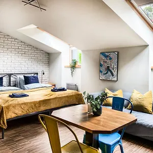 Cozy With Ac For Couples - Old Town Apartament